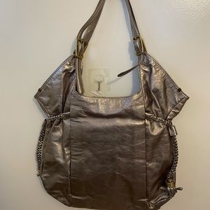 Elliott Lucca Silver handbag, New without tag 💯 Pig Leather, 💯 Cotton Lining